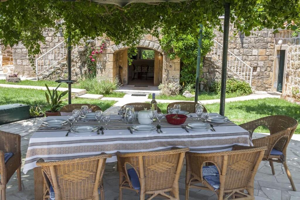 Villa Lucivana For Deep Rest & Brief Remote Work Gruda Exterior photo