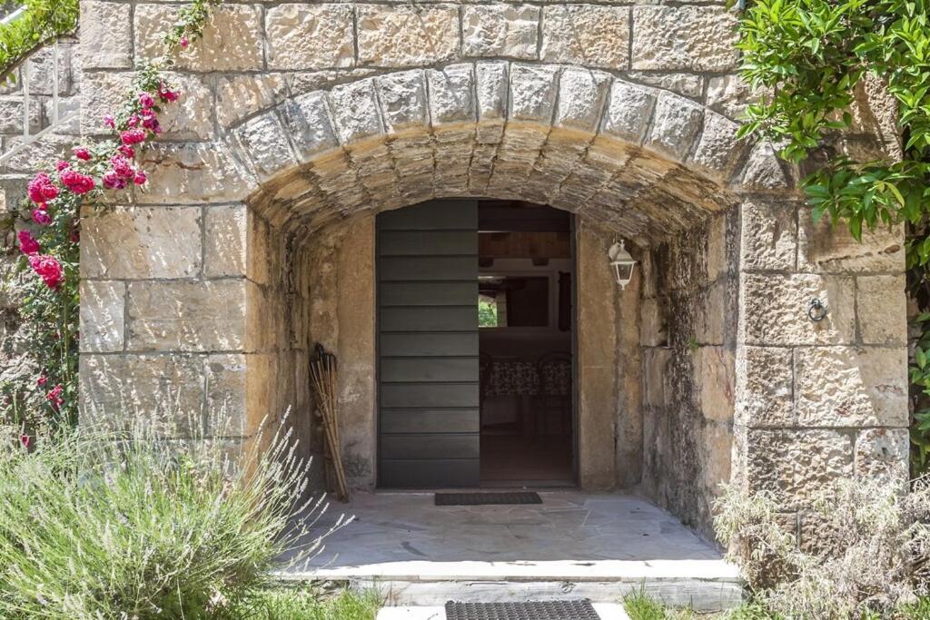 Villa Lucivana For Deep Rest & Brief Remote Work Gruda Exterior photo