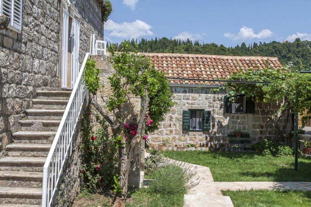 Villa Lucivana For Deep Rest & Brief Remote Work Gruda Exterior photo